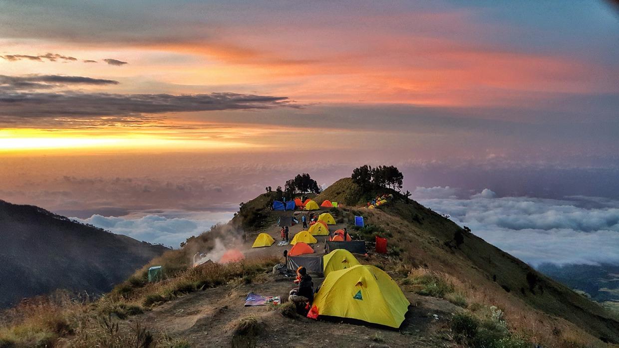Trekking trail across the Sembalun savanna toward the Rinjani crater rim